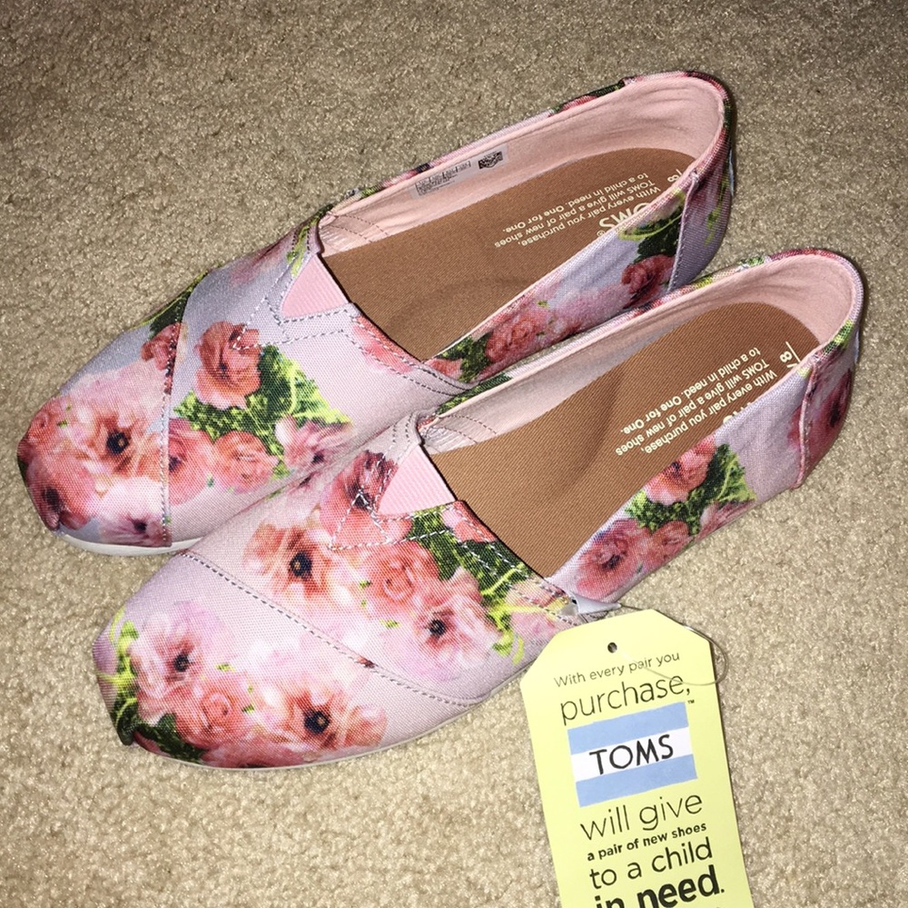 TOMS - NWT and box, size 8
